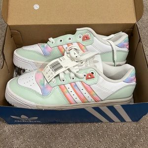 Rivalry Low Women's FY1270